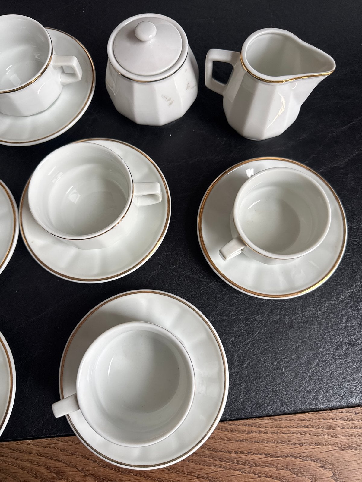 Porcelaine "Bistro" Koffie/Theeservies met Gouden Rand, Antiek en Kunst, Ophalen of Verzenden