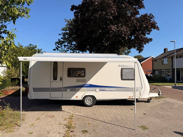 Hobby De Luxe caravan met stapelbed en airco 2010 kmfe 500, Stapelbed, Hobby, Airco, Treinzit