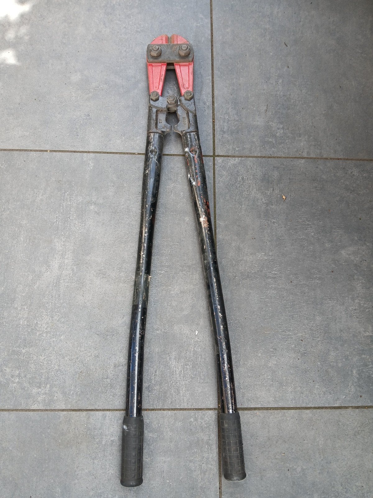Robuuste betonschaar - Gebruikt maar functioneel, Doe-het-zelf en Verbouw, Gereedschap | Handgereedschap, Ophalen, Gebruikt, Tang