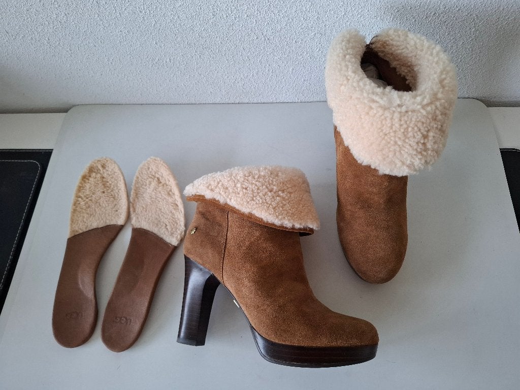 <> Ugg maat 39 boots laarzen laarsjes Dandy Lion chest nut, Bruin, Verzenden, Lage of Enkellaarzen, Ugg / UGG