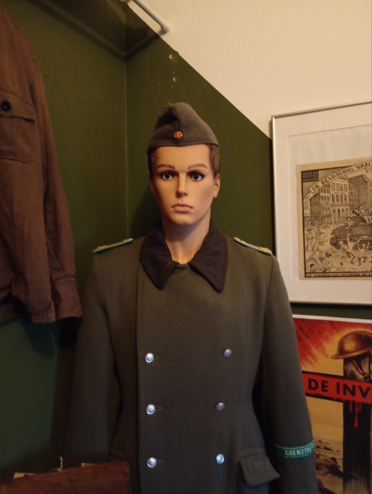 DDR NVA Grezntruppen oberleutnant mantel plus cap, Ophalen of Verzenden, Landmacht, Duitsland, Kleding of Schoenen