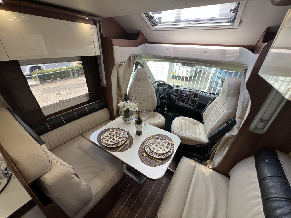 McLouis 72 KARAT QUEENSBED+HEFBED MAXXFAN BEARLOCK TREKHAAK, Caravans en Kamperen, Fiat, Bedrijf, Half-integraal, 7 tot 8 meter