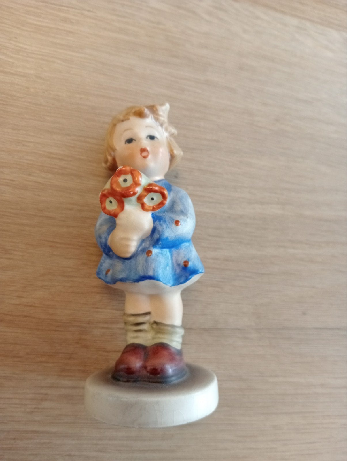 Hummel beeldje: Meisje met boeket, Verzamelen, Beelden en Beeldjes, Ophalen of Verzenden, Zo goed als nieuw, Hummel