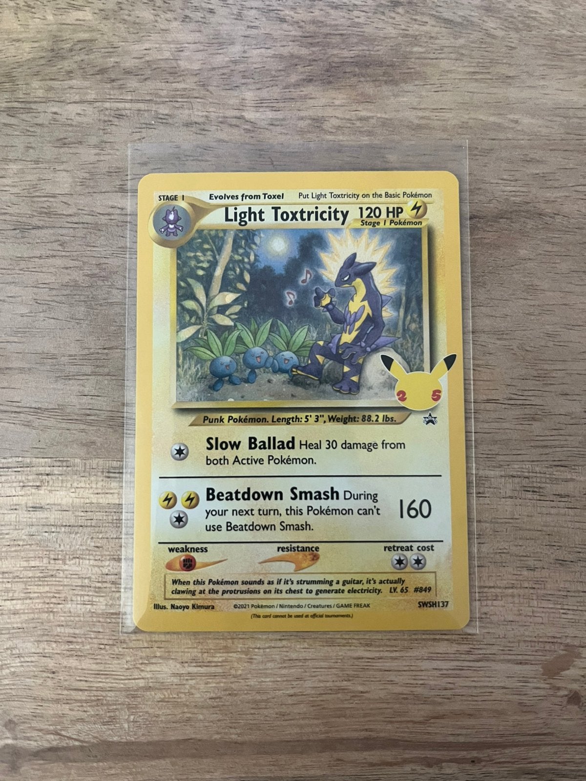Light Toxtricity SWSH137, Ophalen of Verzenden, Zo goed als nieuw, Losse kaart, Foil
