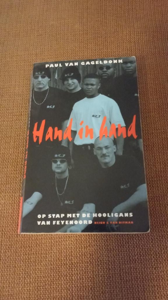 Hand in hand - Paul van Gageldonk, Boeken, Verzenden, Maatschappij en Samenleving, Zo goed als nieuw, Nederland