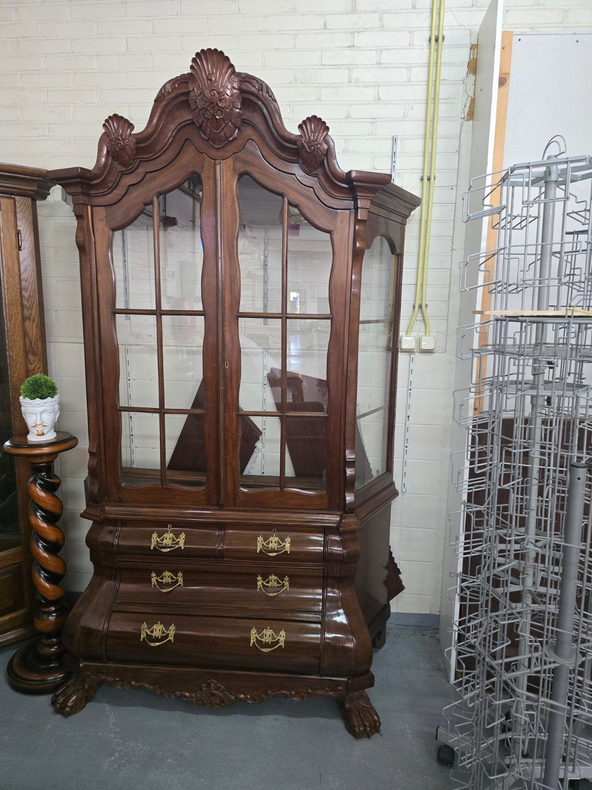 Antieke Mahonie Vitrinekast met Barok Details, Ophalen of Verzenden
