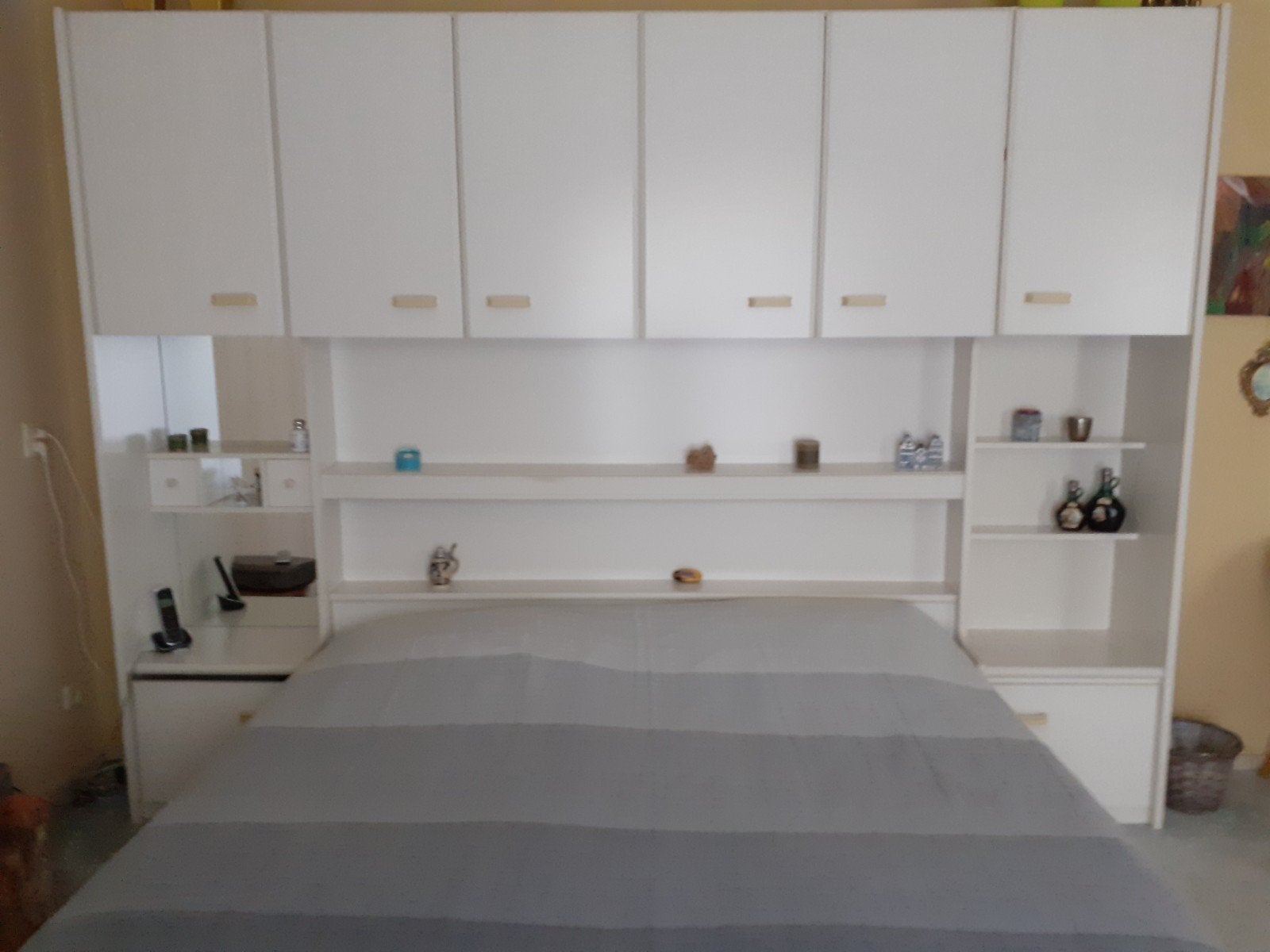 bed met ombouw en 2x elektrische lattenbodem kleur wit, Ophalen, Gebruikt, Tweepersoons, Bedbodem
