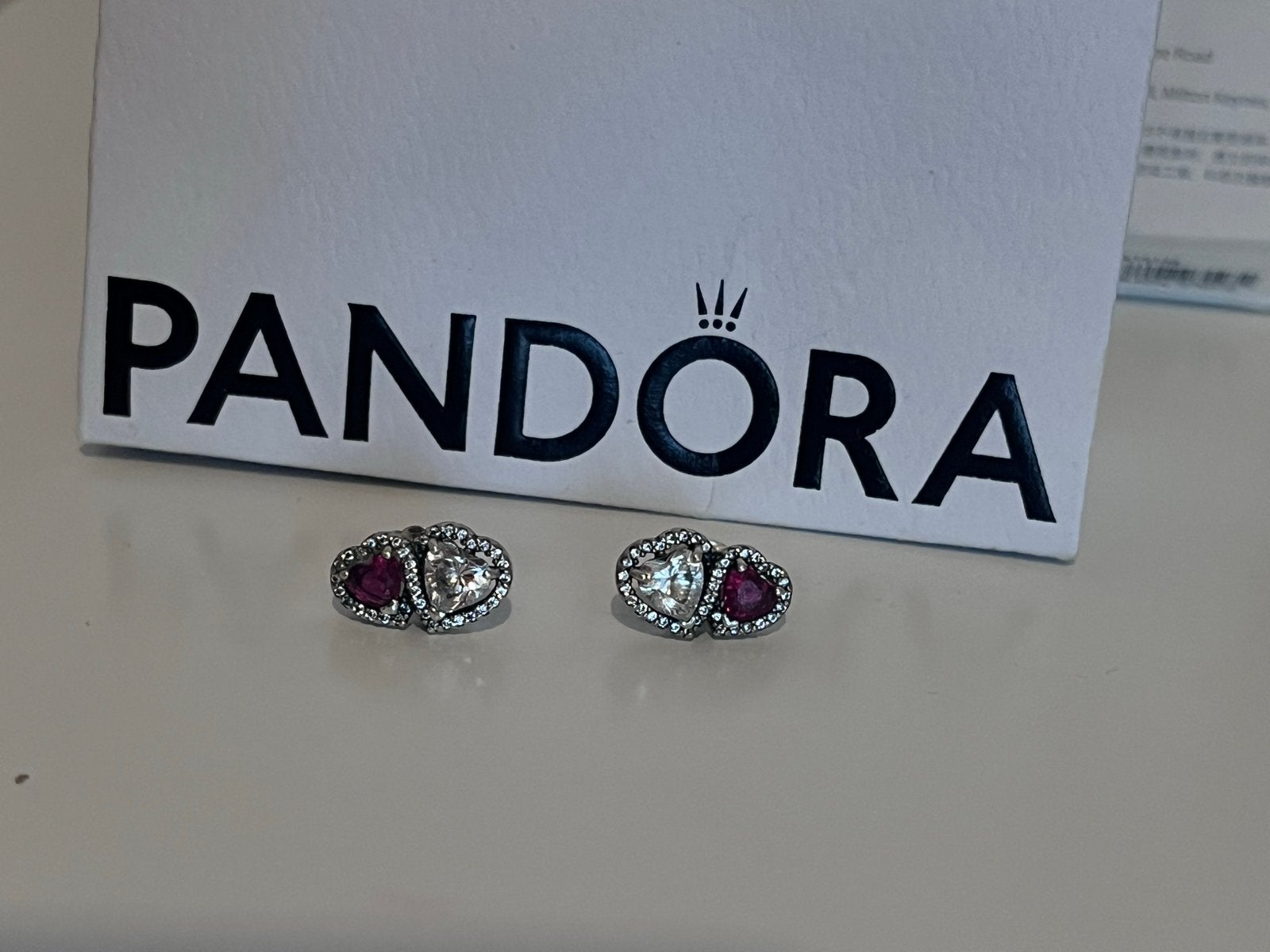Pandora Oorbellen met Hartjes en Edelstenen, Ophalen of Verzenden, Zo goed als nieuw, Met edelsteen, Knopjes of Stekers
