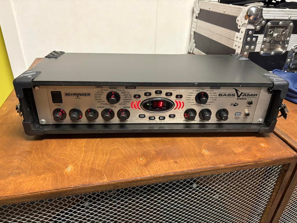 Behringer BASS V-AMP PRO + case, Ophalen, Zo goed als nieuw, Multi-effect