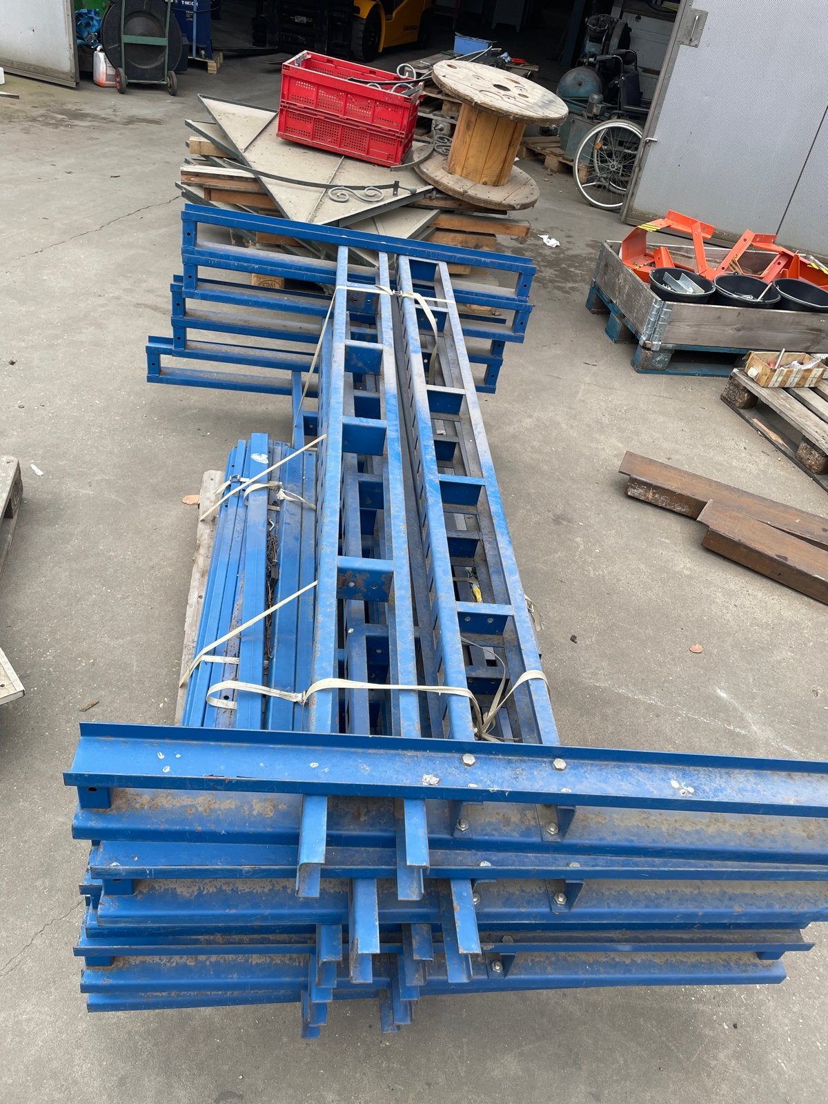 Blauwe dubbelzijdige draagarm stelling met 10 staanders, Ophalen, Gebruikt