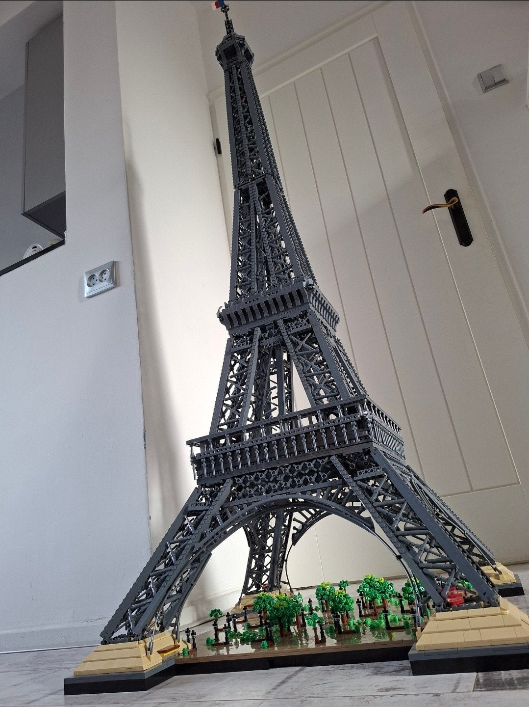 lego eiffeltoren goedkope versie, Kinderen en Baby's, Ophalen of Verzenden, Zo goed als nieuw