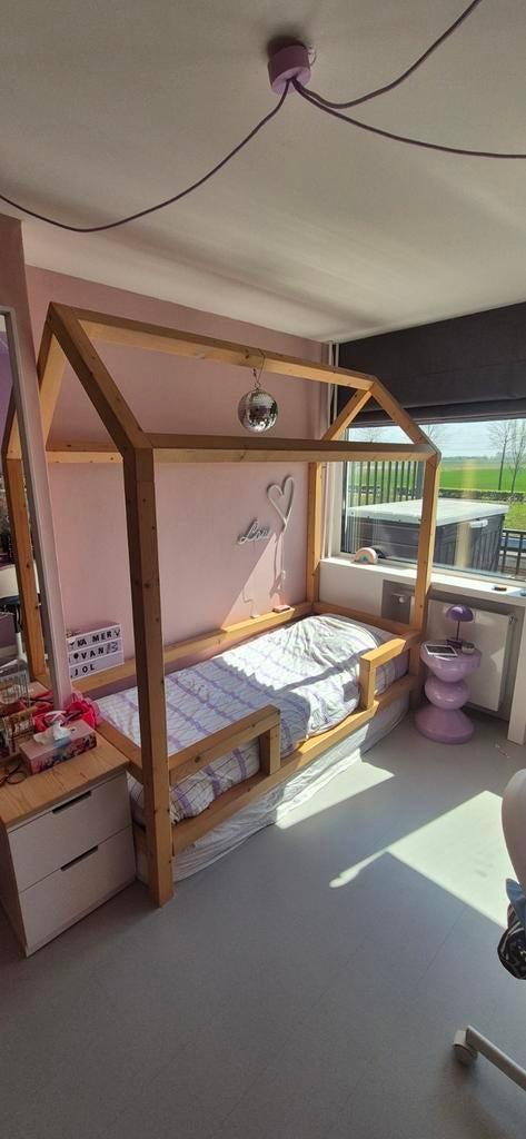 Houten huisje kinderbed, Kinderen en Baby's, Kinderkamer | Stapelbedden en Hoogslapers, Gebruikt, Hoogslaper, Ophalen