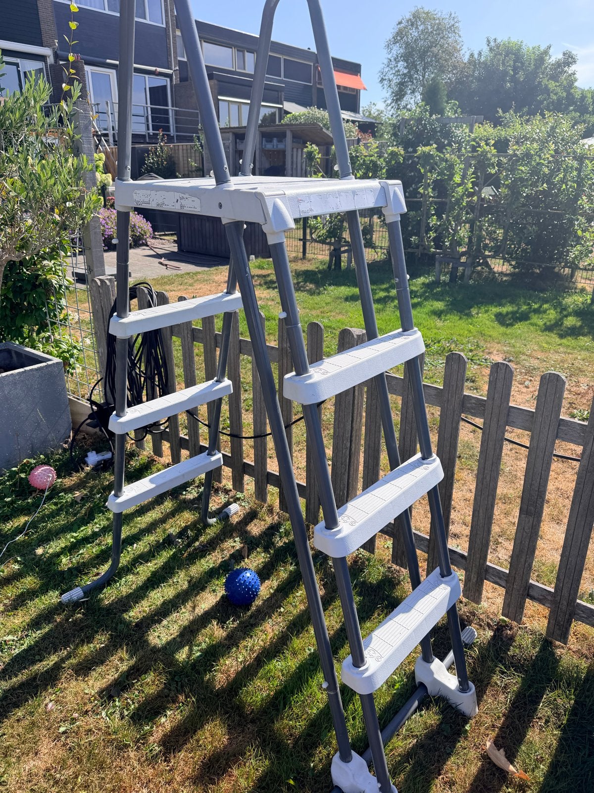 Zwembadladder - Gebruikt maar in goede staat, Doe-het-zelf en Verbouw, Ladders en Trappen, Ophalen, Gebruikt, Xxx, Ladder