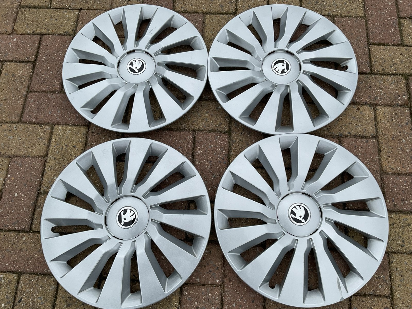 Originele Skoda wieldoppen 16 inch, Auto diversen, Wieldoppen, Ophalen, Gebruikt
