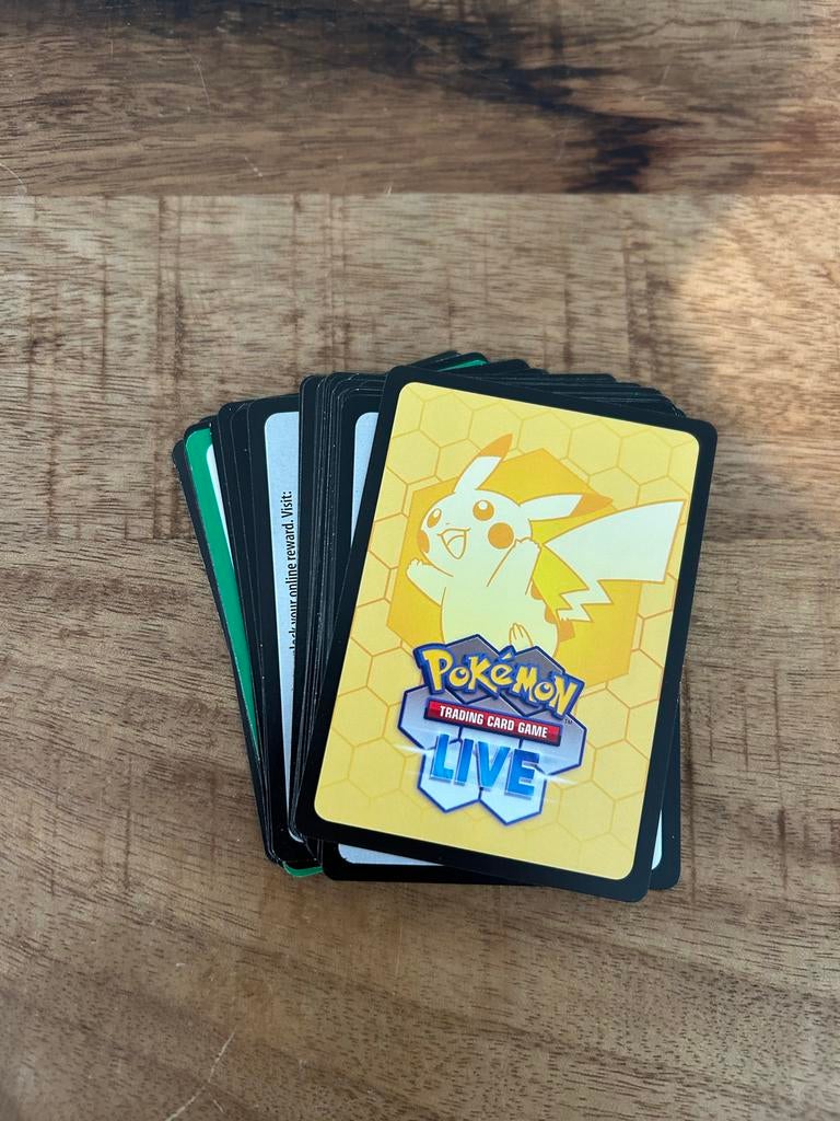 44 Pokémon TCG Live online spel codes, Hobby en Vrije tijd, Verzamelkaartspellen | Pokémon, Ophalen of Verzenden, Nieuw, Meerdere kaarten