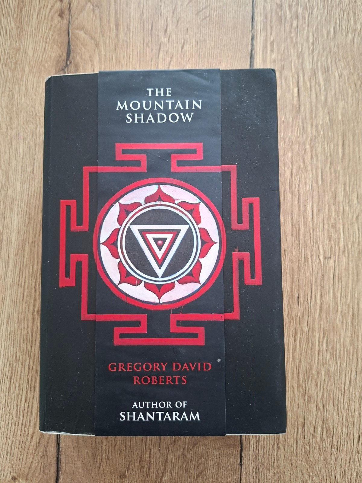 The Mountain Shadow - Gregory David Roberts (Hardcover), Boeken, Ophalen of Verzenden, Gelezen, Gregory David Roberts, Europa overig
