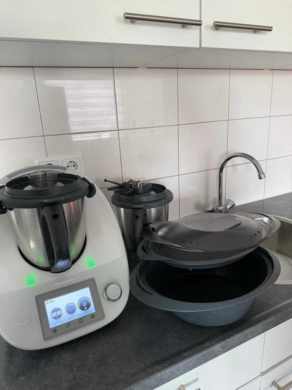 Thermomix TM5 met complete set accessoires met cook-key, Ophalen, Gebruikt, 3 snelheden of meer, 2 tot 3 liter