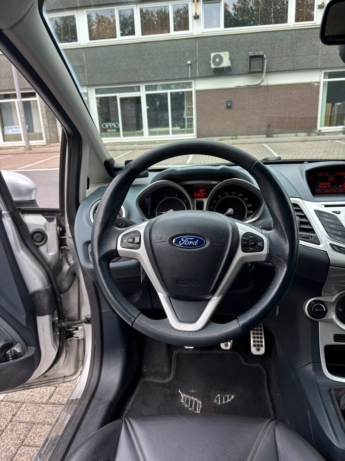 Foto 16 van Ford Fiësta 1.6 Ti-vct 88KW 5DR 2011 Grijs - APK juli 2027