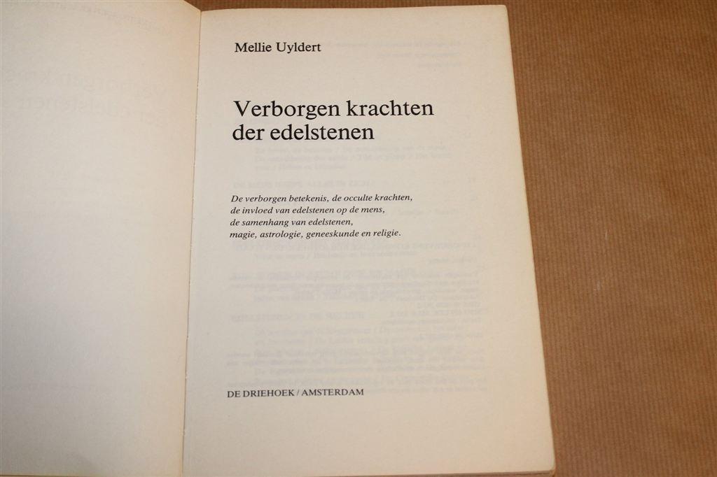 Verborgen Krachten der Edelstenen — Mellie Uyldert Magie, Ophalen of Verzenden, Gelezen, Overige onderwerpen, Achtergrond en Informatie
