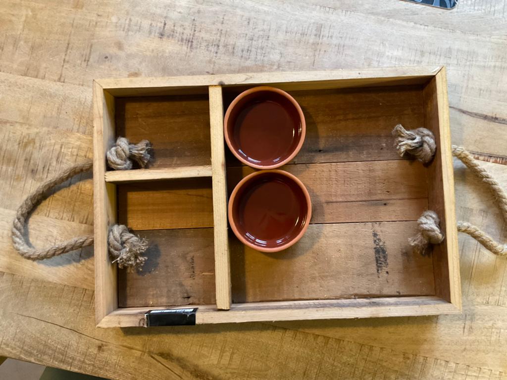 Houten dienblad met touw handvatten en schaaltjes, Ophalen of Verzenden, Nieuw, Rechthoekig, Hout