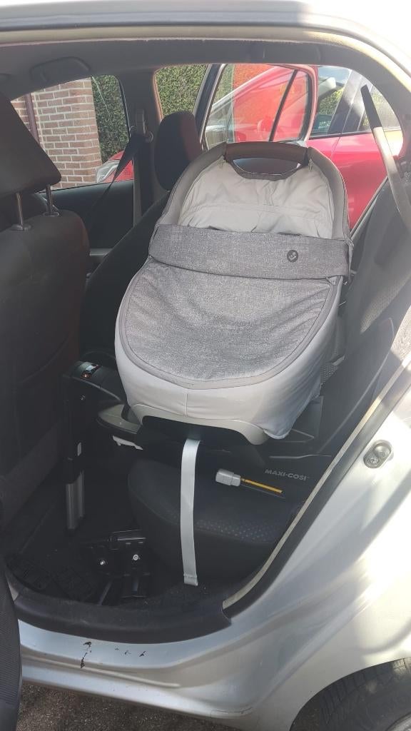 Te huur: Auto Reiswieg Maxi Cosi Jade + Familyfix3, Ophalen, Autogordel, 9 t/m 18 kg, Zo goed als nieuw
