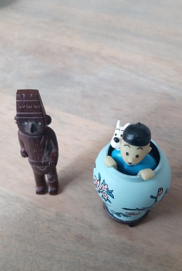 Kuifje in vaas en Beeldje uit Het Gebroken Oor, Verzamelen, Ophalen of Verzenden, Kuifje, Zo goed als nieuw, Beeldje of Figuurtje