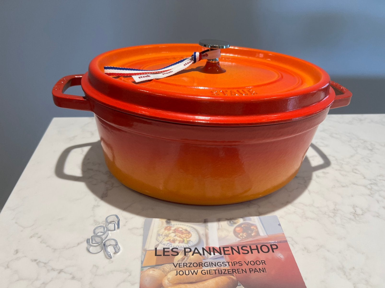 Staub La Cocotte 31 cm gevlamd Orange in heel goede staat, Met handvatten, Ophalen of Verzenden, Zo goed als nieuw, Staub