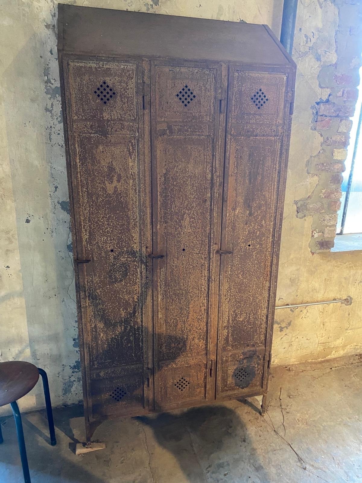 Vintage Industriële Kledingkast / Locker - Roestig Metaal, Ophalen, Gebruikt