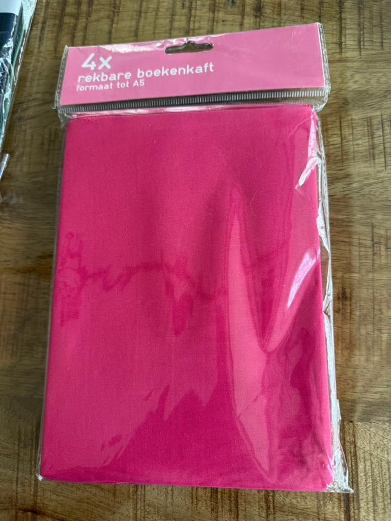 Titel: Rekbare boekenkaften A4 en A5 – nieuw in verpakking, Ophalen of Verzenden, Nieuw
