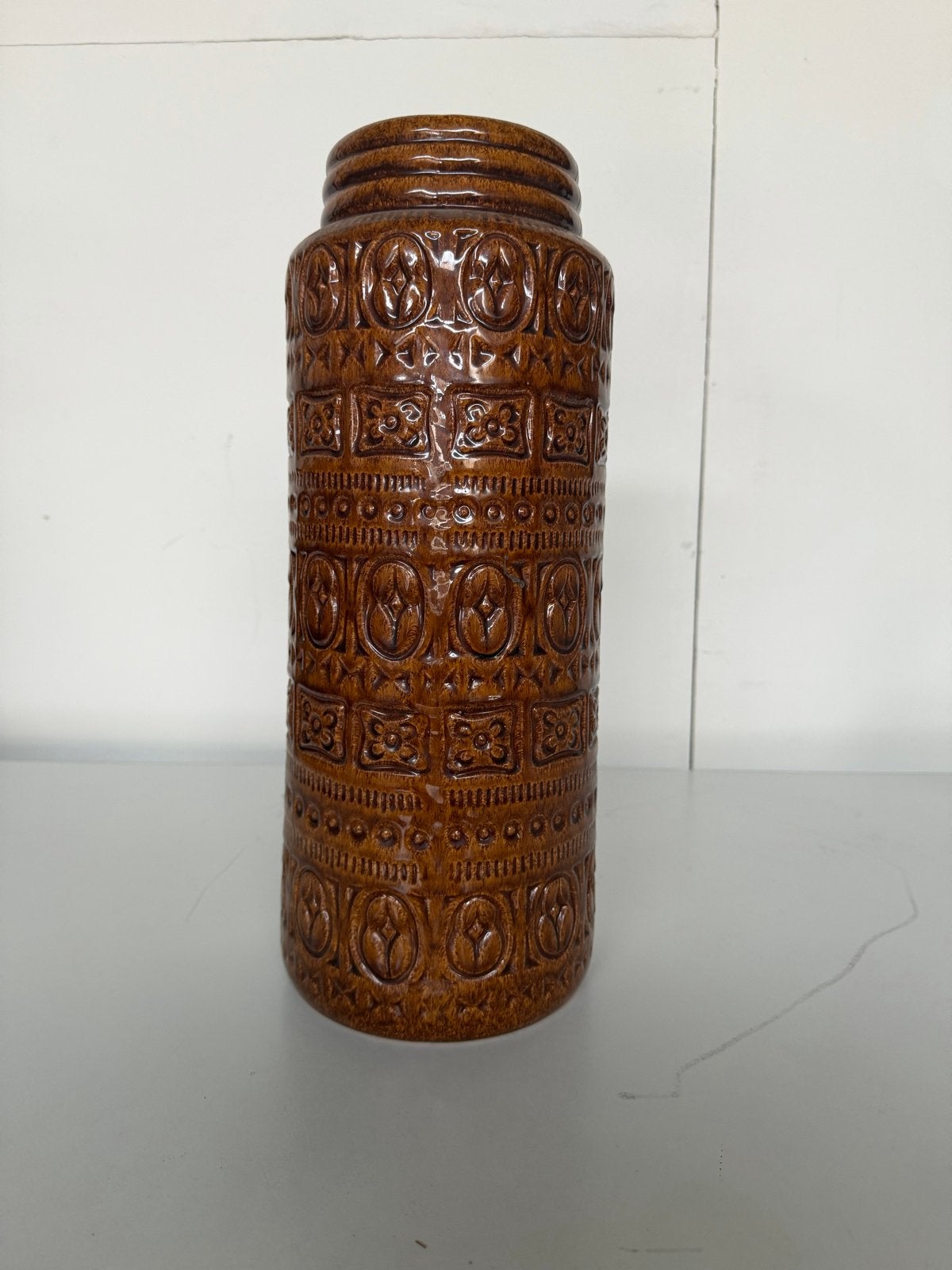 Vintage West Germany Keramiek Vaas - Bruin Reliëf, Antiek en Kunst, Ophalen of Verzenden