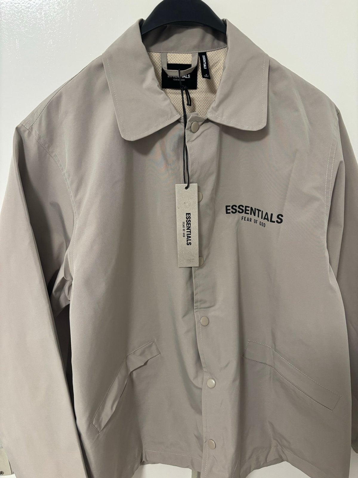 Fear of God Essentials Coach Jacket - Maat M, Ophalen of Verzenden, Nieuw, Maat 48/50 (M), Beige