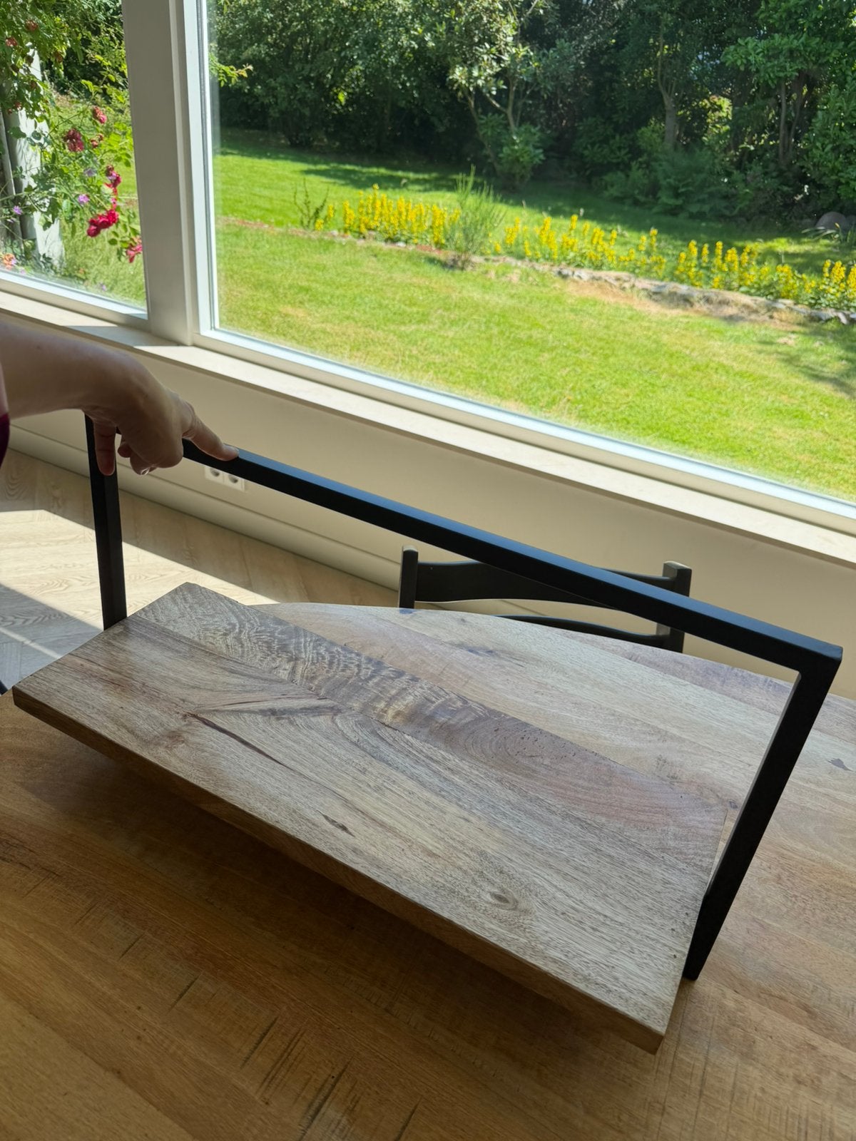 Wandplank van massief mangohout en zwart metaal, Ophalen of Verzenden, Zo goed als nieuw