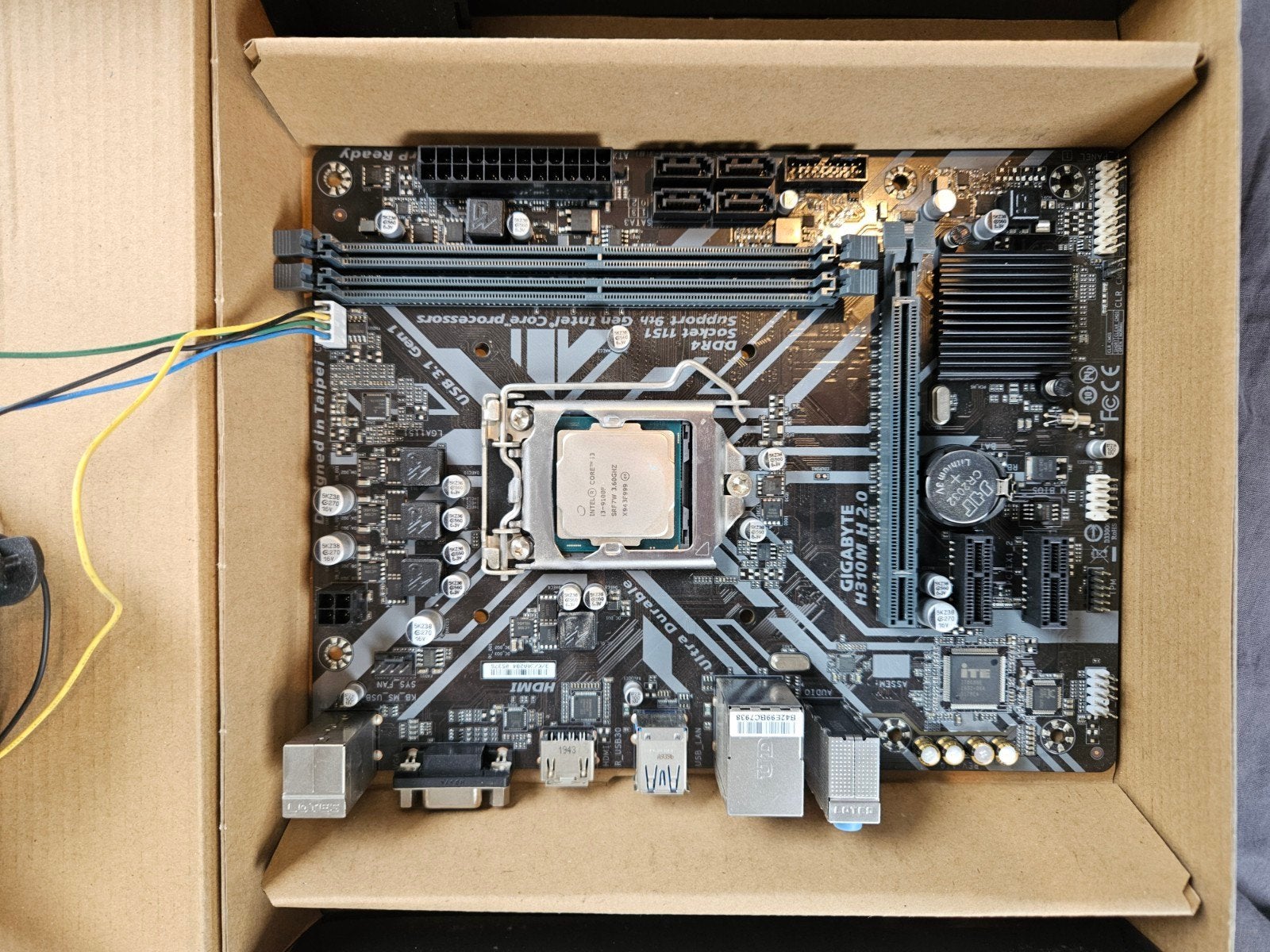 Gigabyte H310M H 2.0 met Intel Core i3-9100F en koeler, Computers en Software, Moederborden, Gebruikt, LGA 1151, DDR4, Ophalen of Verzenden