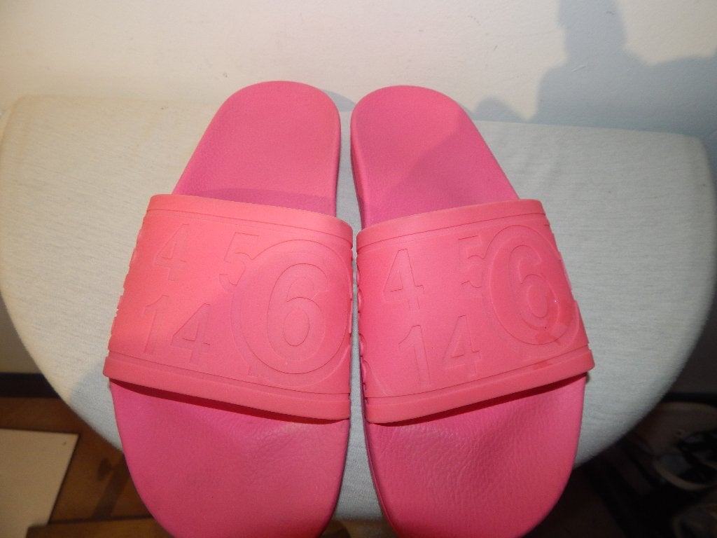 MM6 Maison martin margiela fel roze kunststof slippers 40, Slippers, MM6, Verzenden, Zo goed als nieuw