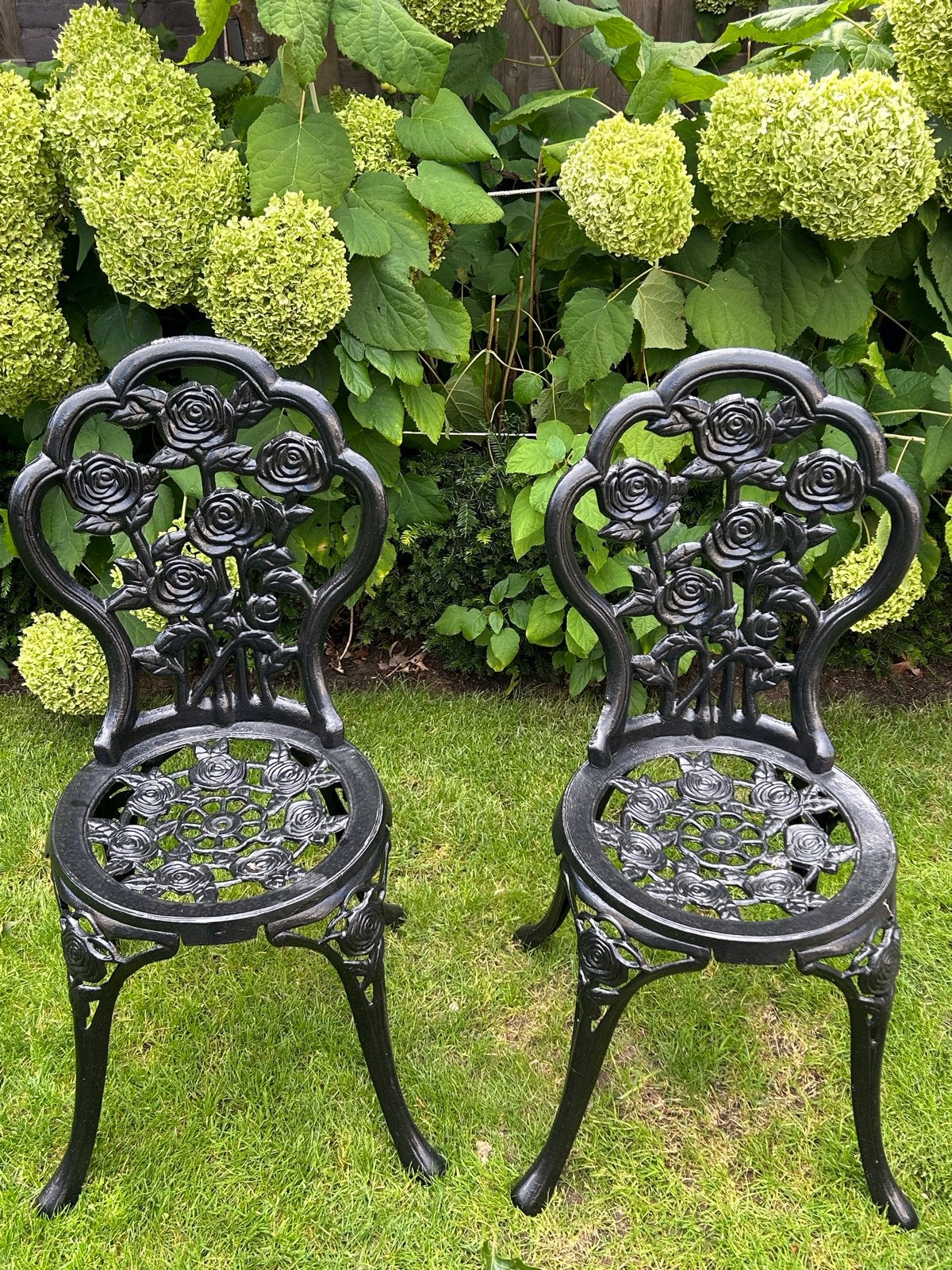 2 Zwarte Aluminium Tuinstoelen met Rozenmotief, Ophalen, Gebruikt