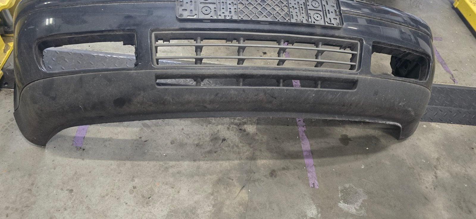 Golf 4 Originele kunstof lips bumper, Auto-onderdelen, Carrosserie en Plaatwerk, Ophalen, Voor, Bumper