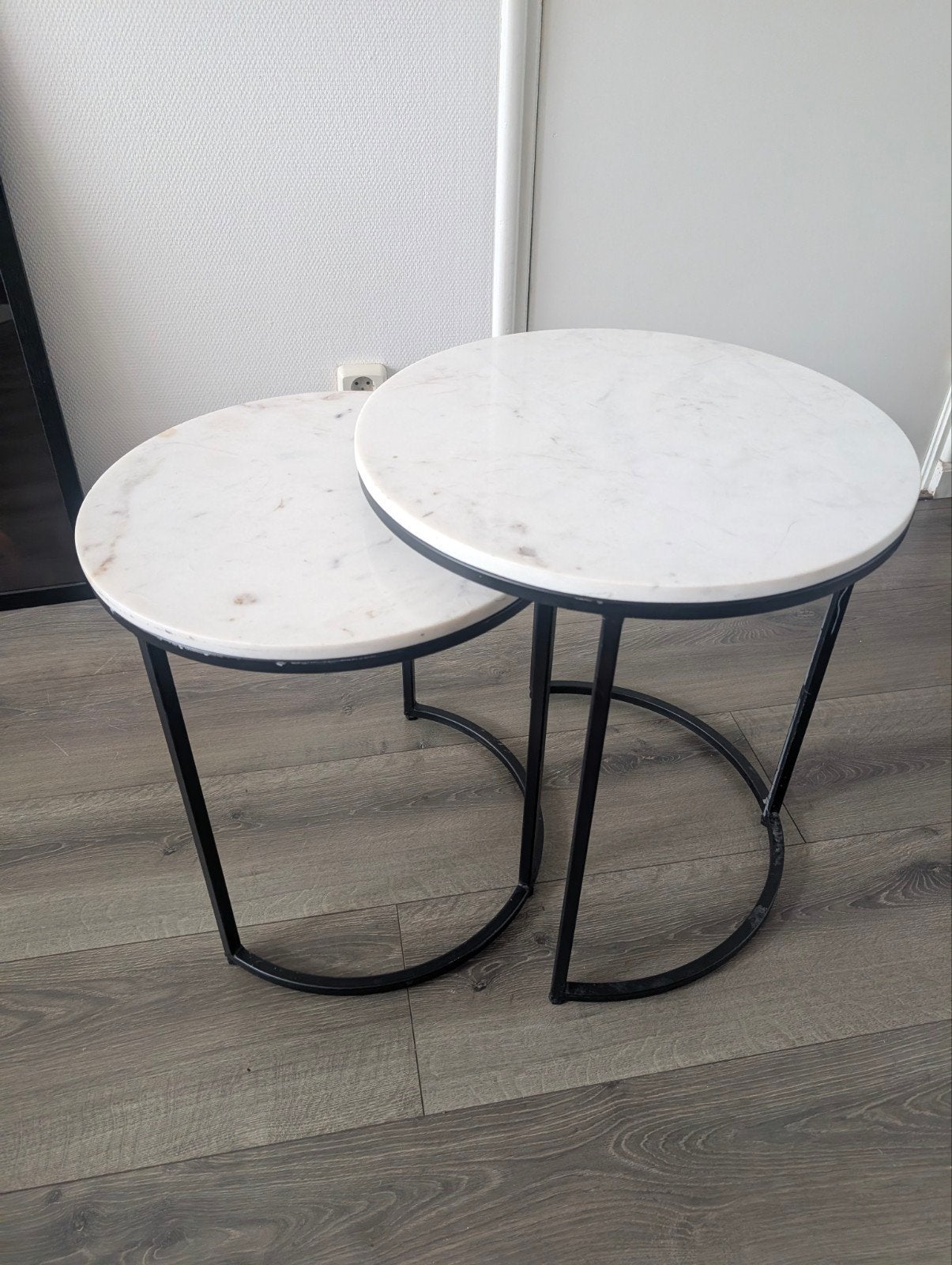 Set van 2 witte marmeren bijzettafels, Overige materialen, Minder dan 55 cm, Rond, Zo goed als nieuw