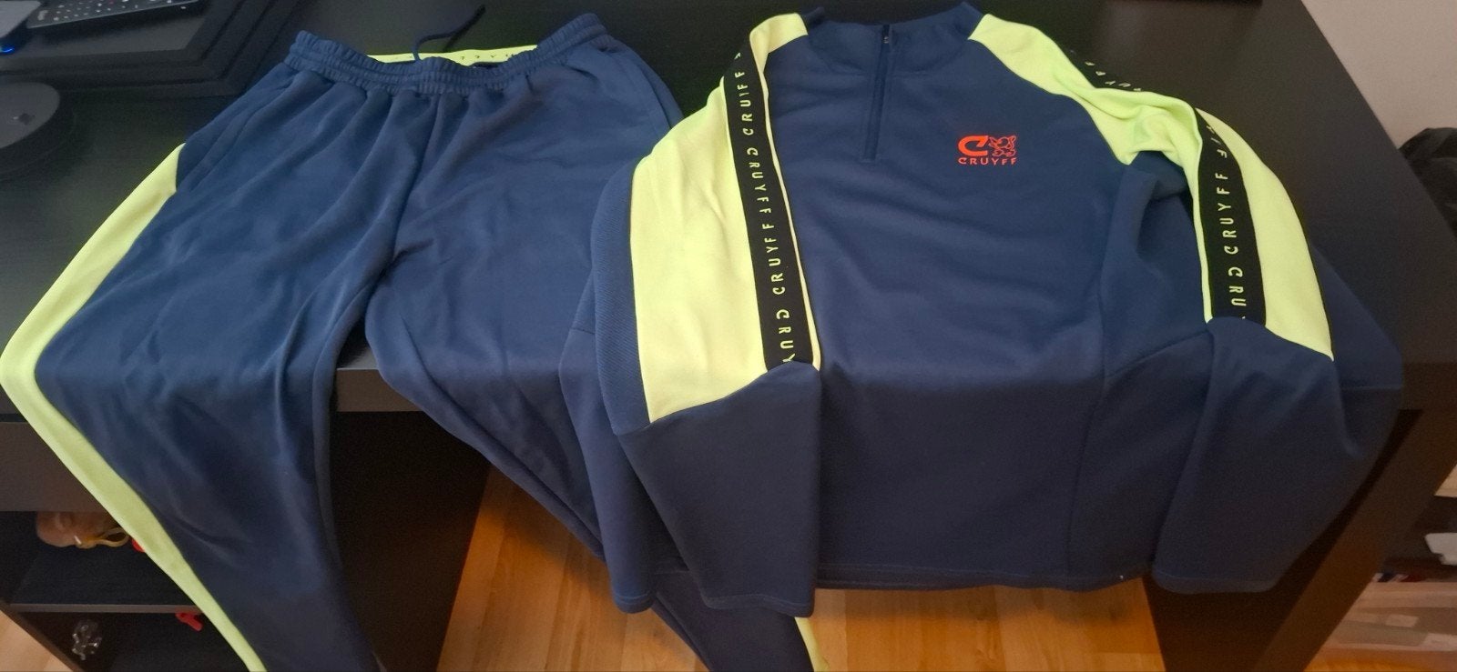 Cruyff Trainingspak Maat M - Stijlvol en Comfortabel, Kleding | Heren, Sportkleding, Ophalen, Cruyff, Zo goed als nieuw, Algemeen