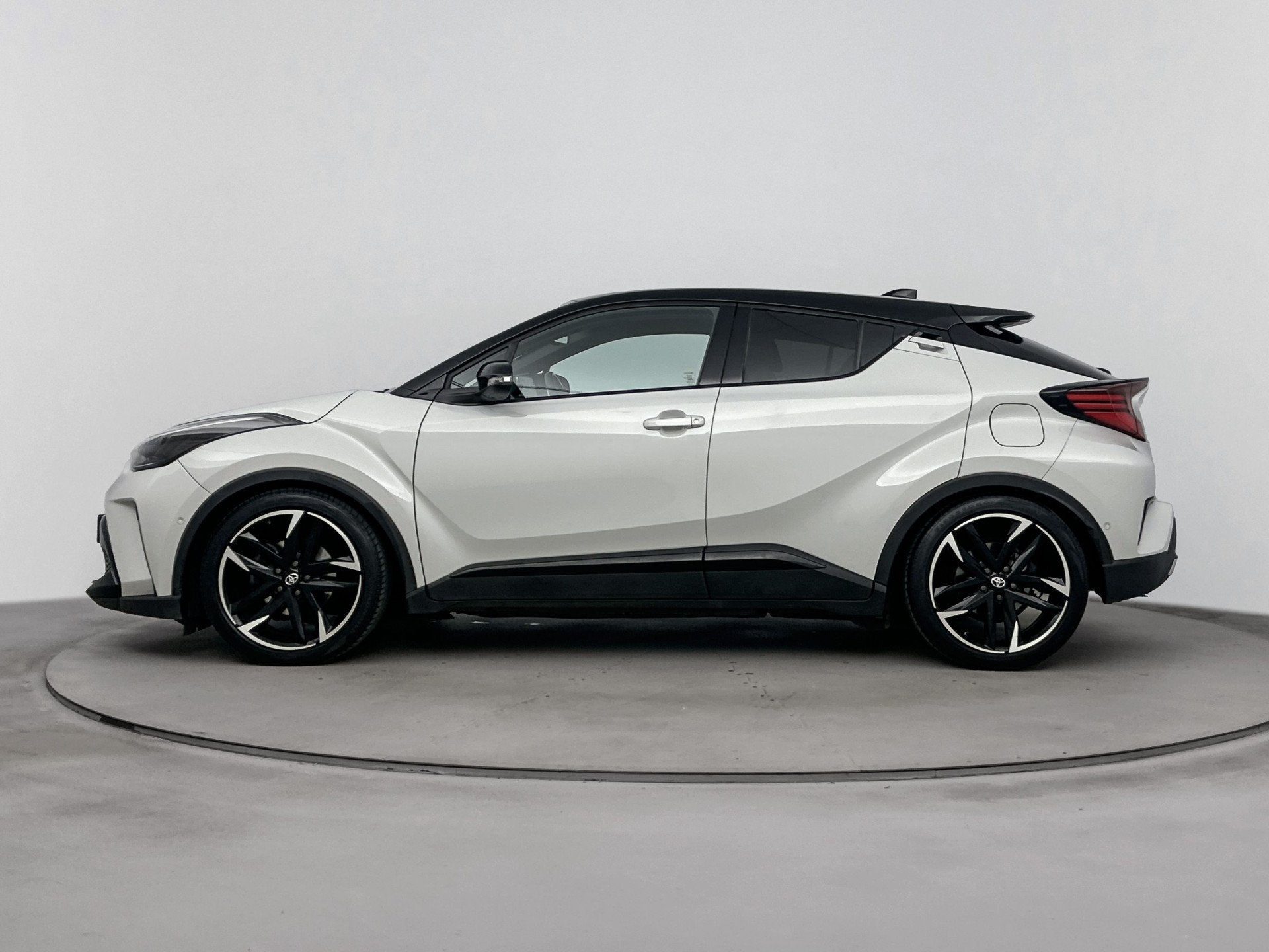 Toyota C-HR 2.0 Hybrid 184 PK GR-Sport | JBL Audio | Parkeer, Auto's, 12 maanden, 4 cilinders, Bedrijf, 19 km/l