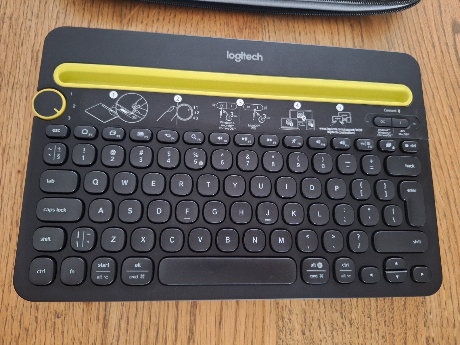 Logitech Bluetooth Toetsenbord ZGAN, Computers en Software, Toetsenborden, Zo goed als nieuw, Qwerty, Draadloos, Draadloze ontvanger
