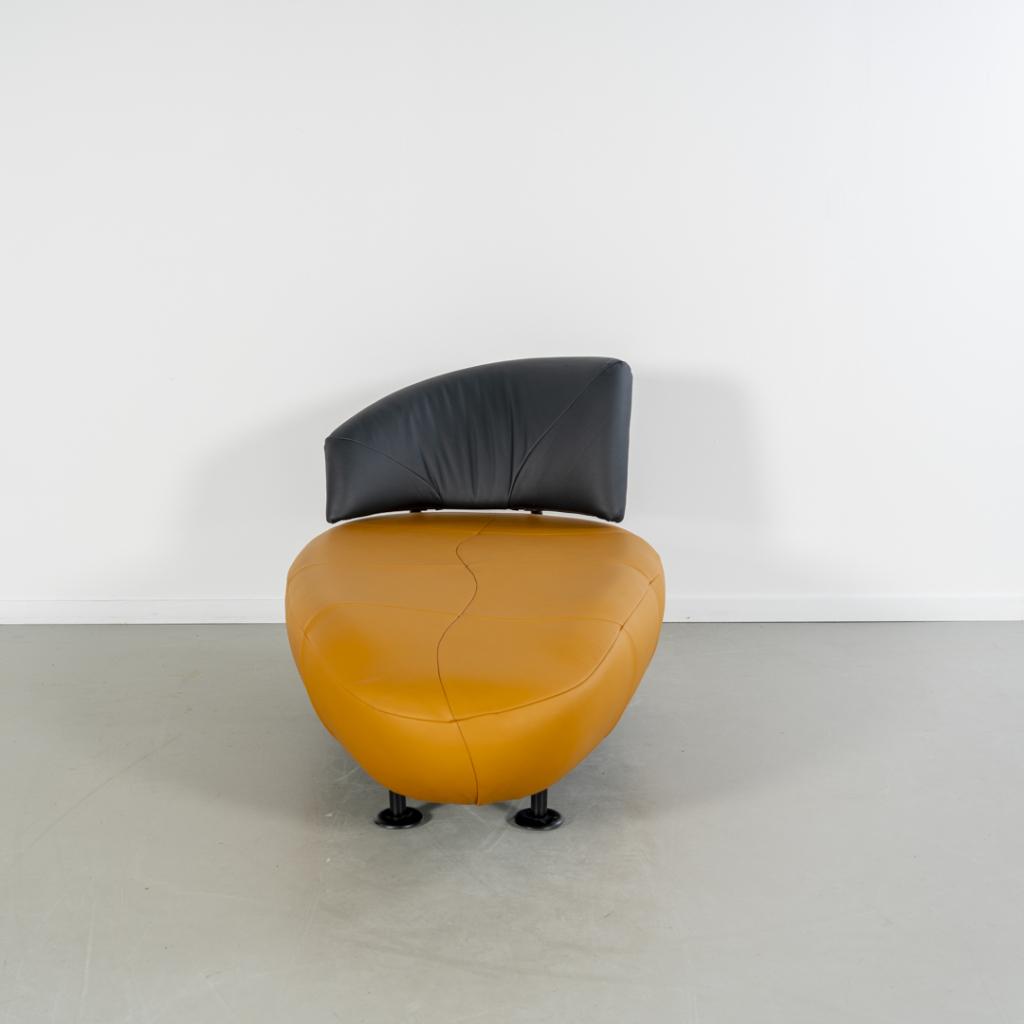 1x Leolux Kikko Chaise Longue Zwart/Maïsgeel - Zwart Frame, Niet ingevuld, Eenpersoons, Niet ingevuld, Ophalen of Verzenden