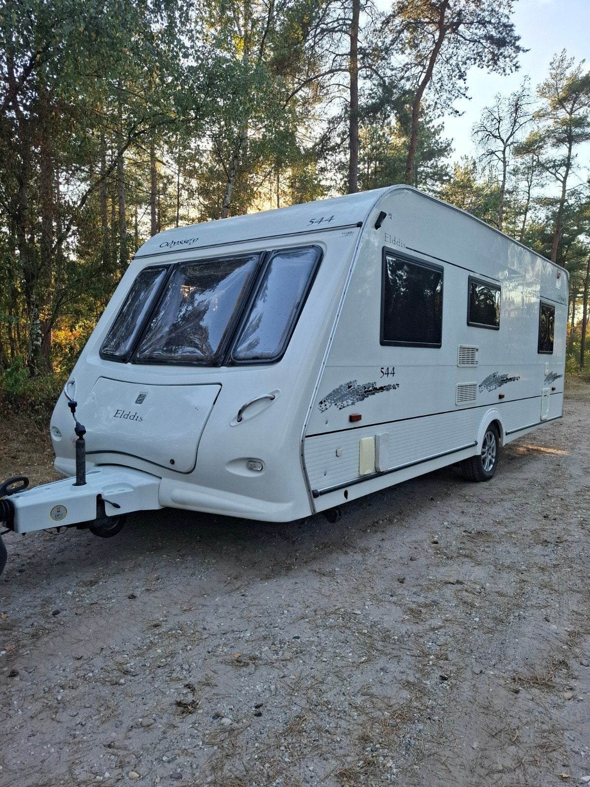 Elddis Odyssey 544 - Luxe Caravan met Vast Bed en Douche, Elddis, Bedrijf, 4 tot 5 meter, Kachel