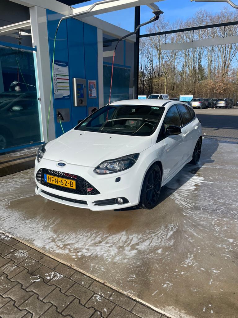 Ford Focus 2.0 Ecoboost 184KW 5-D 2014 Wit, Auto's, Ford, Zwart, 4 cilinders, 1337 kg, Wit