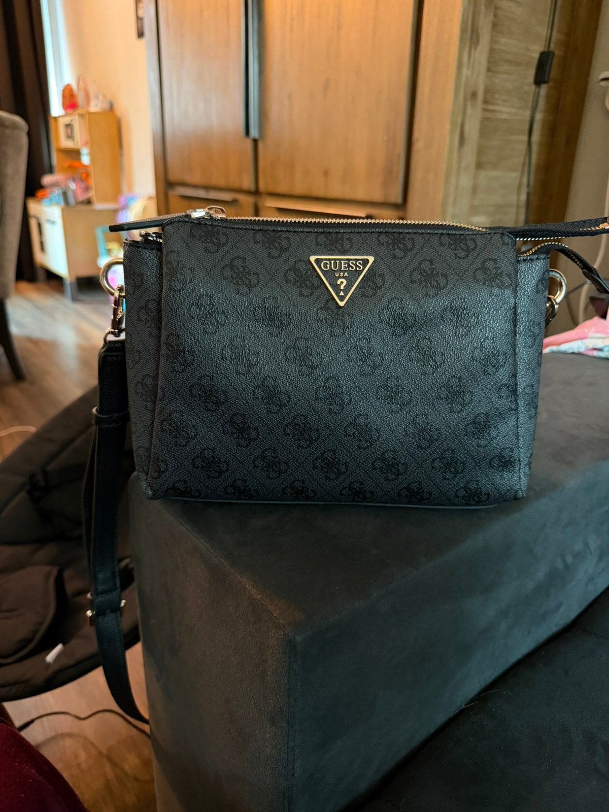 Guess tas, Ophalen, Zo goed als nieuw
