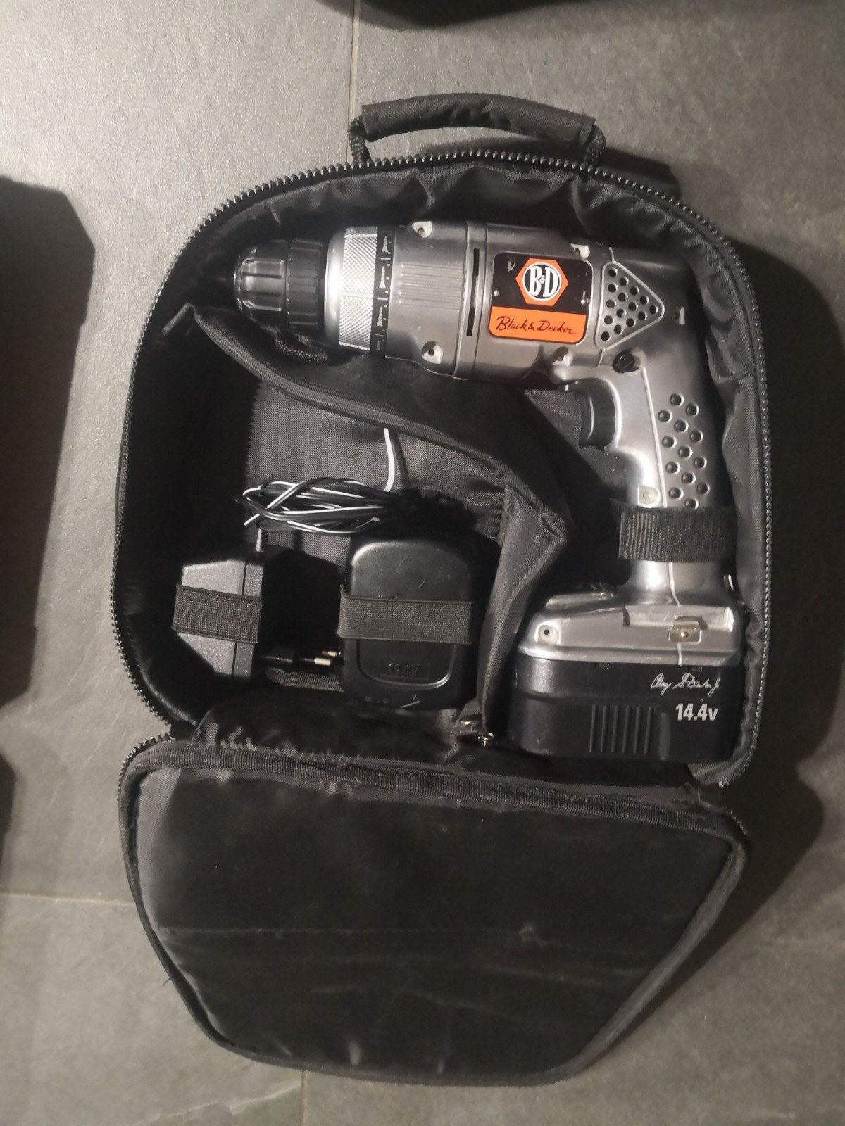 Black & Decker Accuboormachine 14.4V met lader en tas, Ophalen of Verzenden, Gebruikt, Minder dan 400 watt, Boor- en Schroefmachine