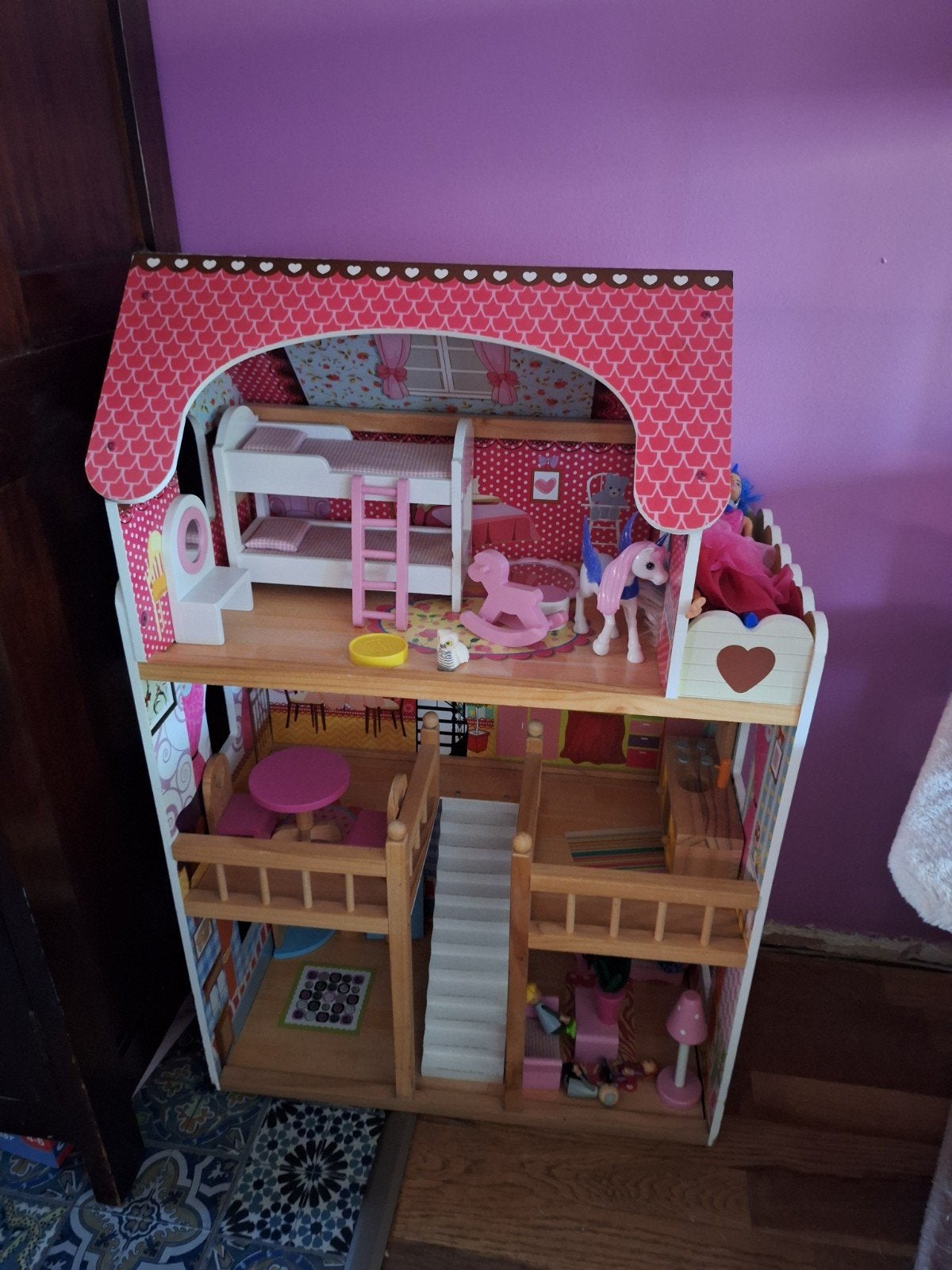Groot poppenhuis met meubeltjes en popjes, Ophalen, Gebruikt, Poppenhuis
