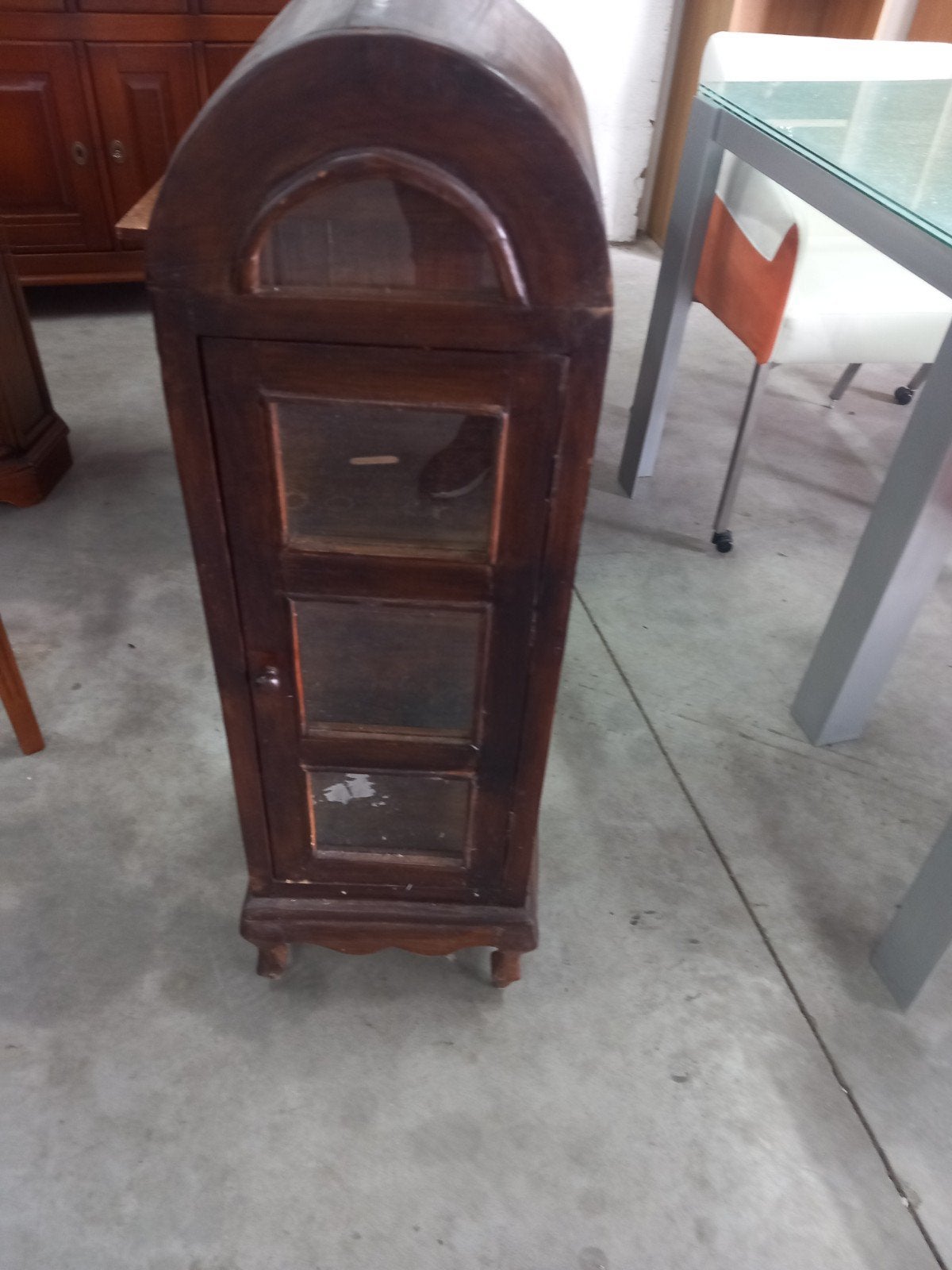 mooie kleine vitrine kastje donker eiken prijs € 35, Antiek en Kunst, Ophalen of Verzenden