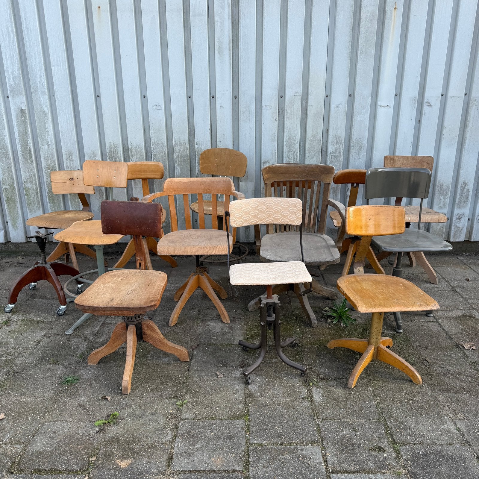 Partij vintage antieke bureau architecten werkplaats stoelen, Ophalen