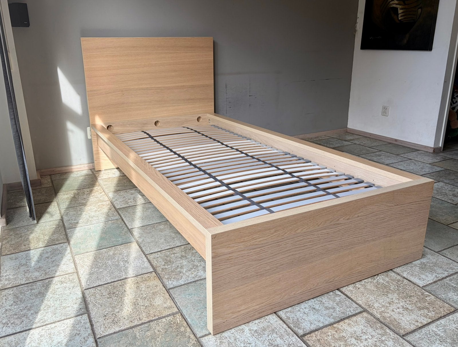 MALM BED IKEA - eenpersoons bed met lattenbodem (90x200cm), Ophalen, 210 cm, Hout, 100 cm