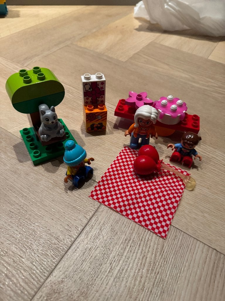 duplo verjaardagspicknick 10832, Kinderen en Baby's, Speelgoed | Duplo en Lego, Gebruikt, Ophalen of Verzenden, Compleet, Duplo